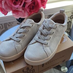 ORTHOTICS! BRAND NEW IN BOX, Revitalign Women's Soft Gray Sneakers